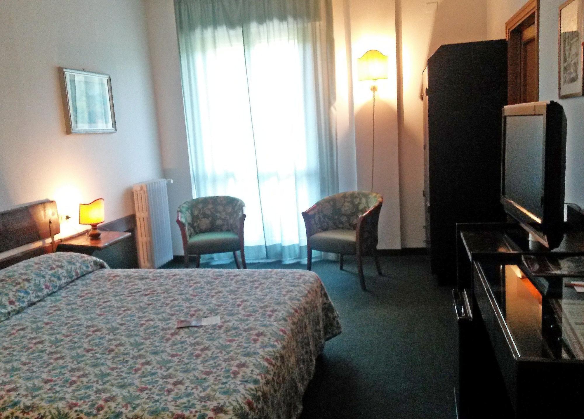 Hotel Gio Wine E Jazz Area Перуджа Экстерьер фото