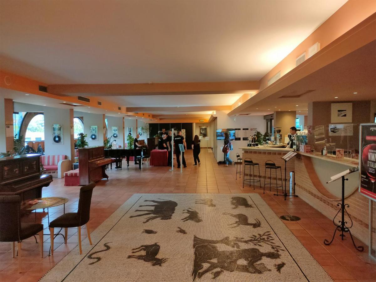 Hotel Gio Wine E Jazz Area Перуджа Экстерьер фото